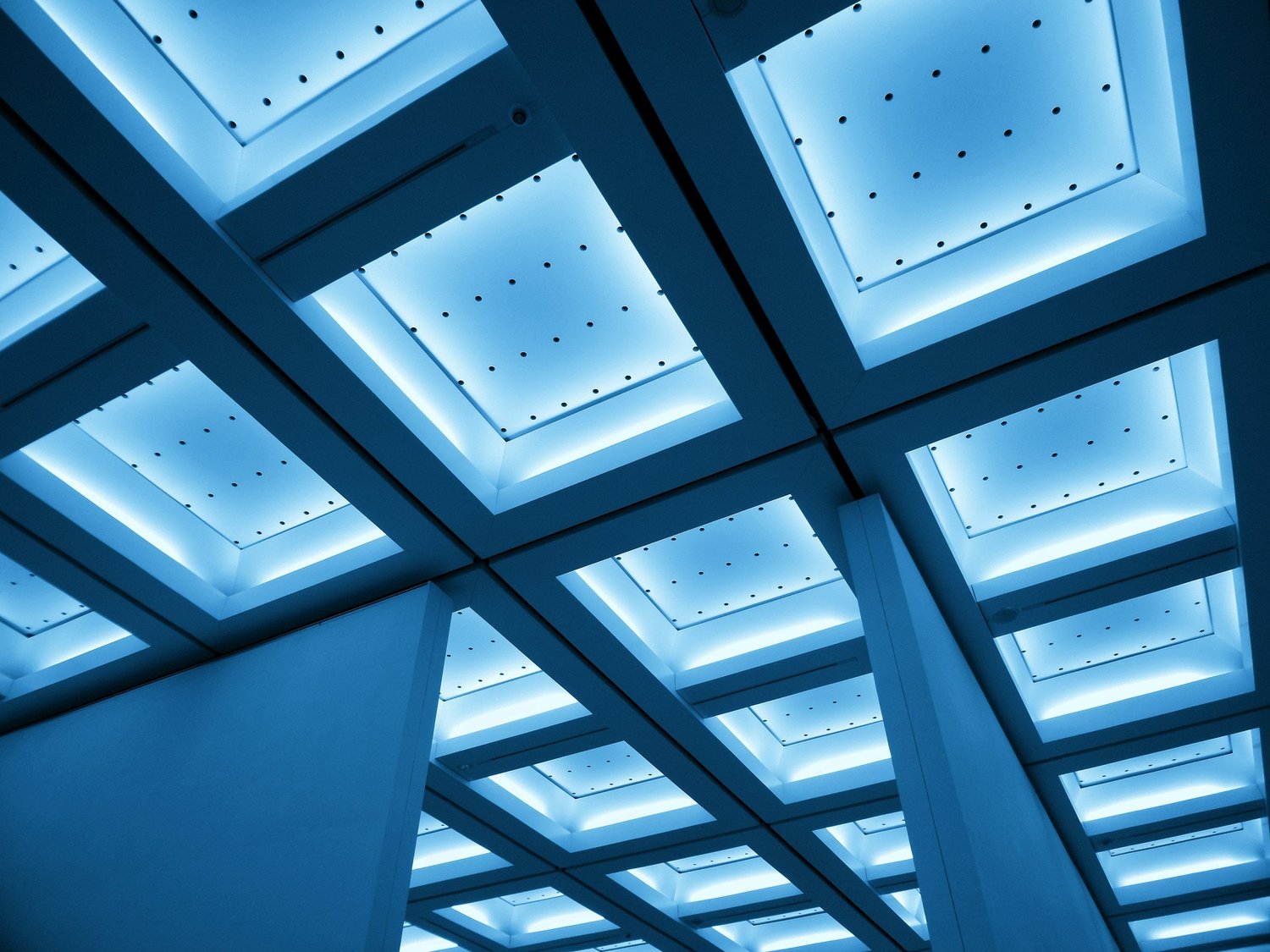 Office workspace with flicker-free LED lighting